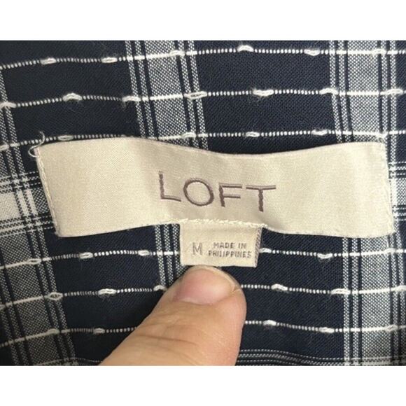 Loft Blouse Navy Plaid Long Sleeves Size Medium Flowing Blue White Cotton Winter - Picture 7 of 9